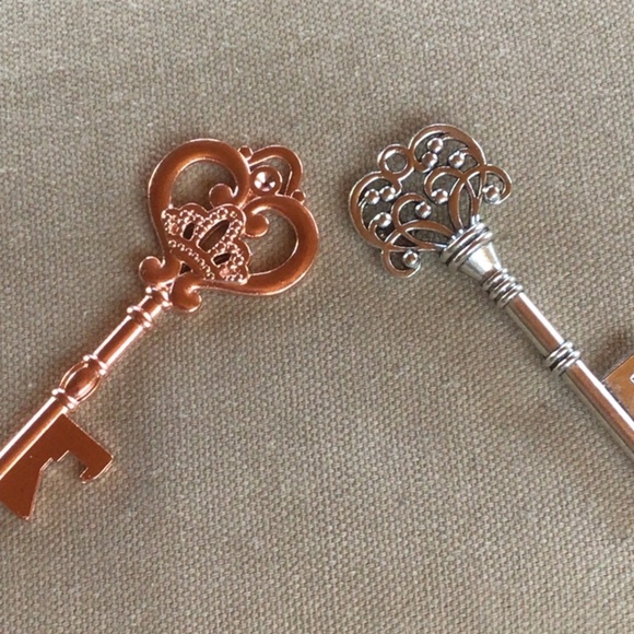 Bundle of 2 Vintage Replica Antique Skeleton Key Bottle Openers - Picture 1 of 4